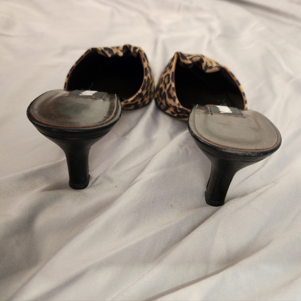 Vaneli Leopard Print Top Leather Bottom Mules Tan Size 6 M - Picture 4 of 8